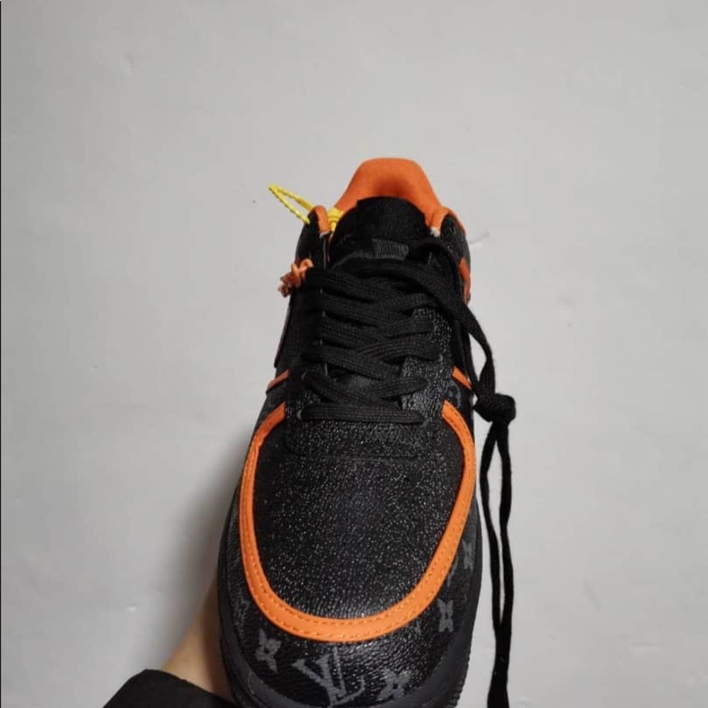 Air Force 1 - Picture 2 of 6